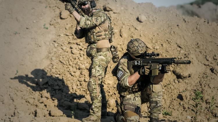 Soldaten mit Waffe
