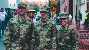 Foto von drei Soldaten