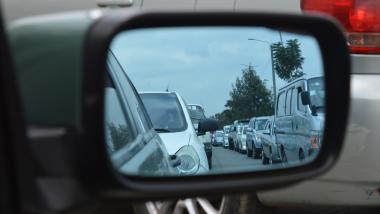 Stau im Spiegel